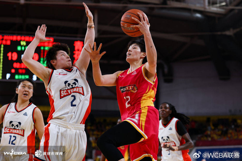 体坛联播｜阿森纳重返榜首，曼城队史第15次晋级足总杯决赛